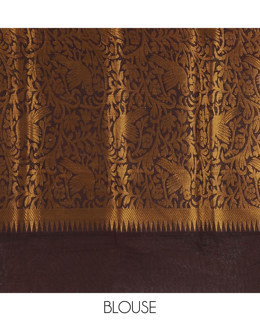 Cream plain body sungudi cotton saree, temple border of gold zari, floral & bird designs, zari striped pallu & contrast zari jacquard brown blouse