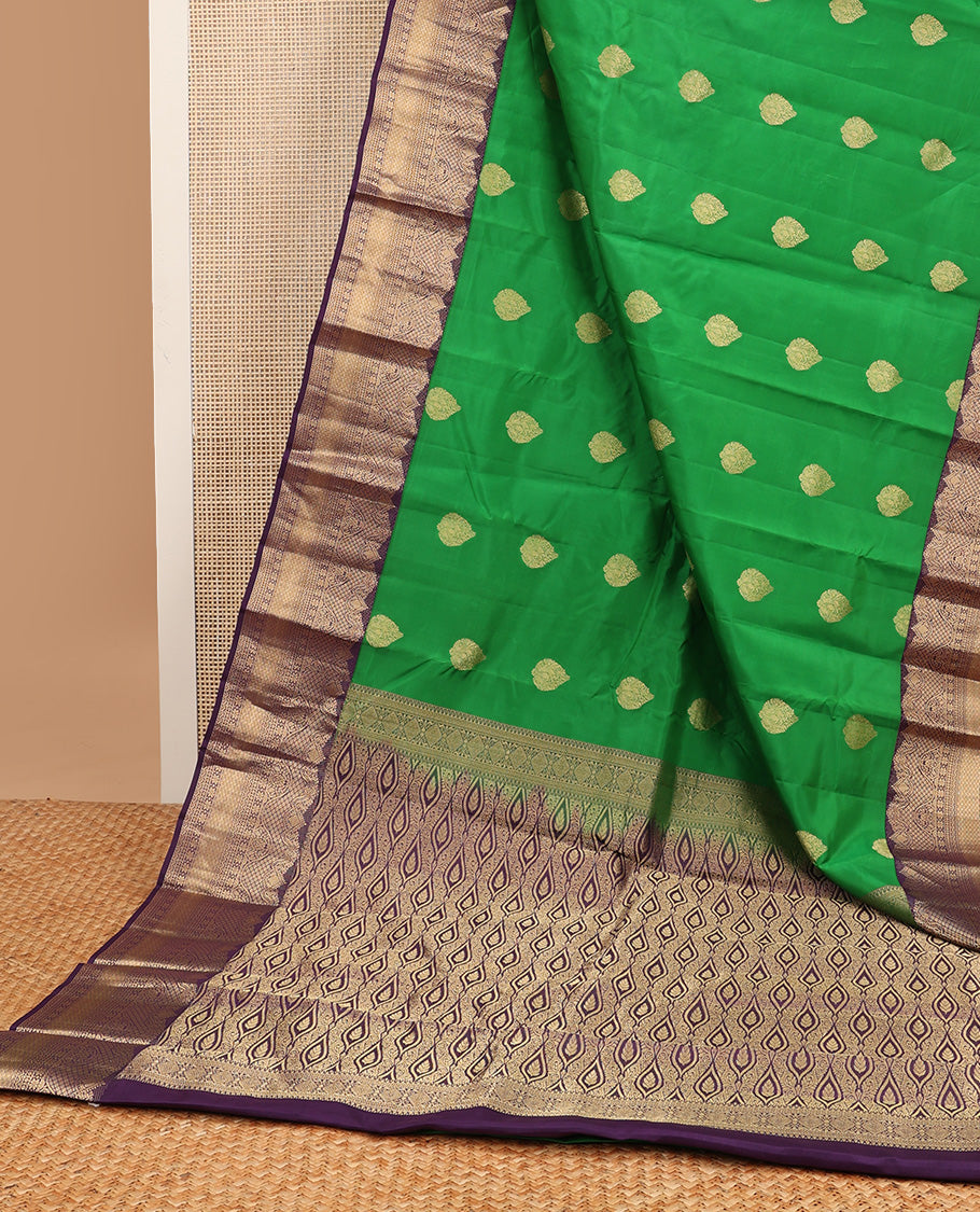 Green leaf buttas silk saree with contrast border of intracate zari design & floral design pallu