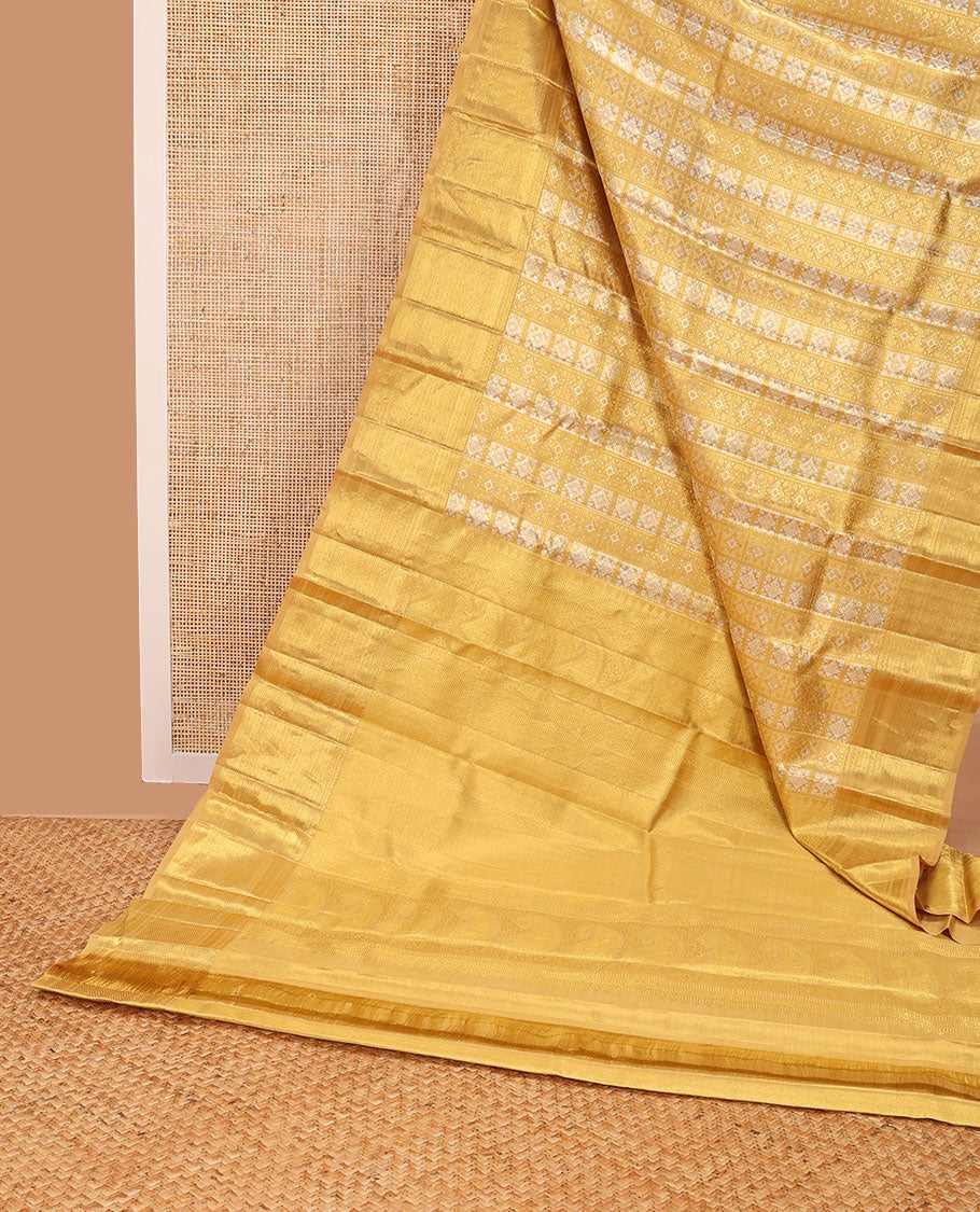 Gold zari jacquard silksaree, zari border of muthu,kodi visiry & chevron designs & bogudi,kuyil kann & zari stripes