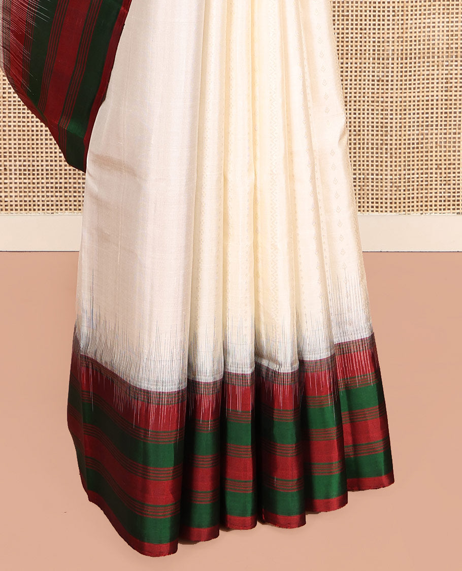 Cream Mayuri Soft Silk Saree, Subtly Sparkled with Geometric Designs, Complemented by Contrast Border, Geometric Pallu, and a Contrast Blouse