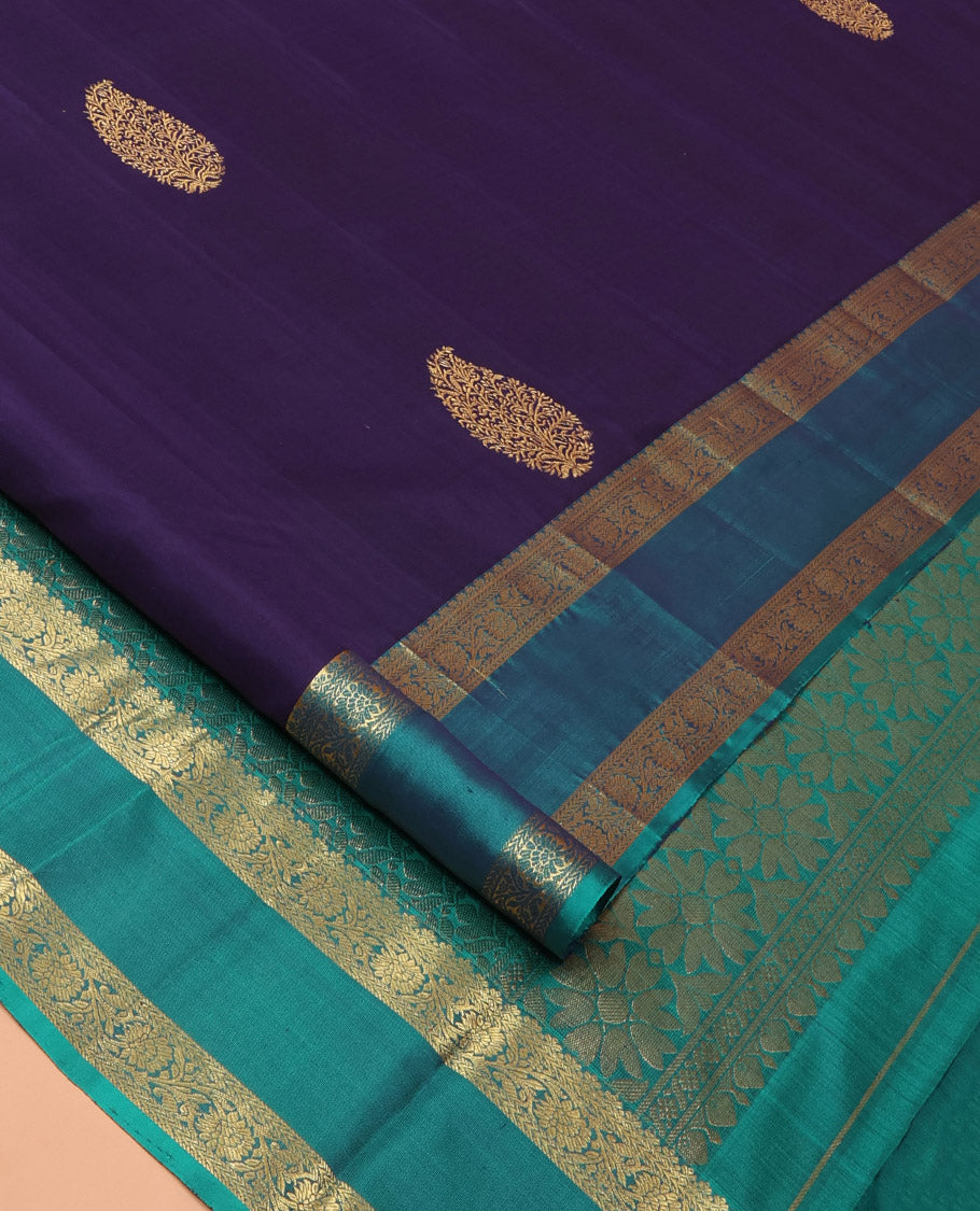 Blue Kanchipuram Silk Saree Elegantly Woven with Zari Buttas, Complemented by a Contrast Rettai Pettu Border Depicting Kodi Visiry Designs, Pallu Adorned with Intricate Designs, and Paired with a Contrast Blouse