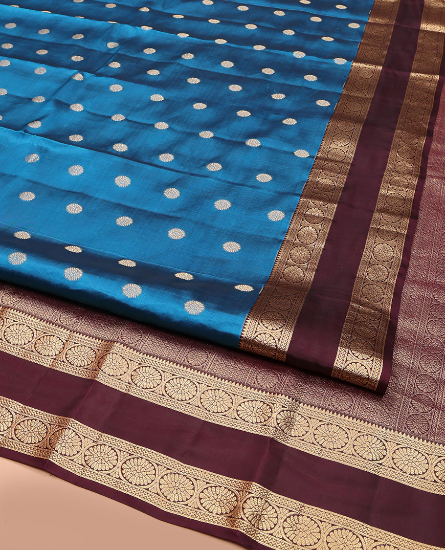 Blue Vasundhara Lite Silk Mix Saree, Adorned with Chakram Buttas All Over Its Body, Complemented by a Contrast Rettai Pettu Border of Rekku, Neli, and Chakram Designs, Pallu of Chakram and Jaal Designs, and Paired with a Contrast Blouse