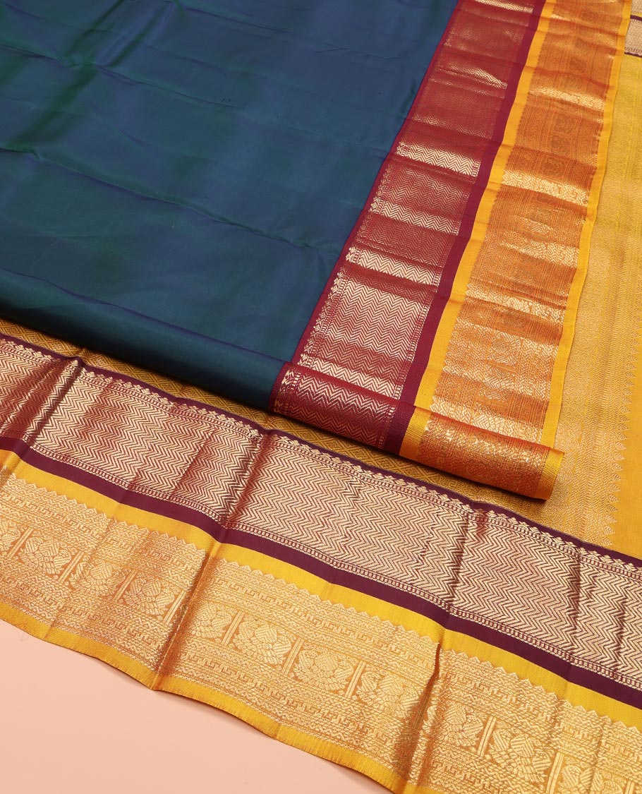 Blue Plain Kanchipuram Silk Saree, Complemented by a Contrast Border of Muthu, Vanki, Rekku, Neli, and Iruthalai Pakshi Designs, Gleaming Jaal Pallu, and Paired with a Contrast Blouse
