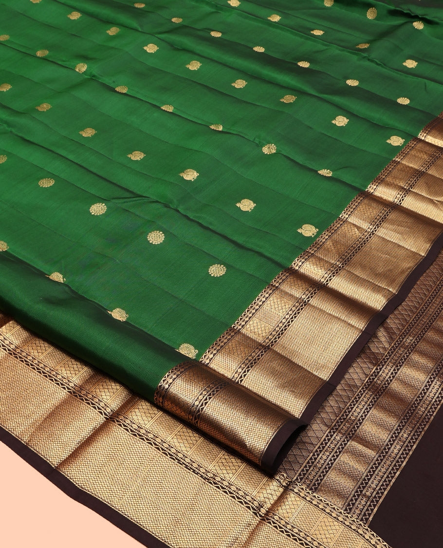 Green Vasundhara Lite Silk Mix Saree, Adorned with Zari Buttas, Contrast Border of Muthu, Rudraksha, Paiyadi Kattam, and Mayil Kann, Jaal Pallu, and a Contrast Blouse