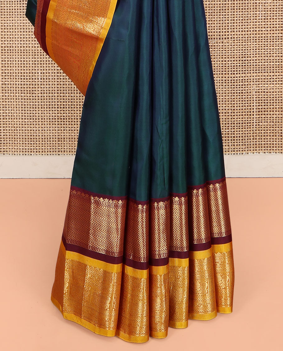 Blue Plain Kanchipuram Silk Saree, Complemented by a Contrast Border of Muthu, Vanki, Rekku, Neli, and Iruthalai Pakshi Designs, Gleaming Jaal Pallu, and Paired with a Contrast Blouse