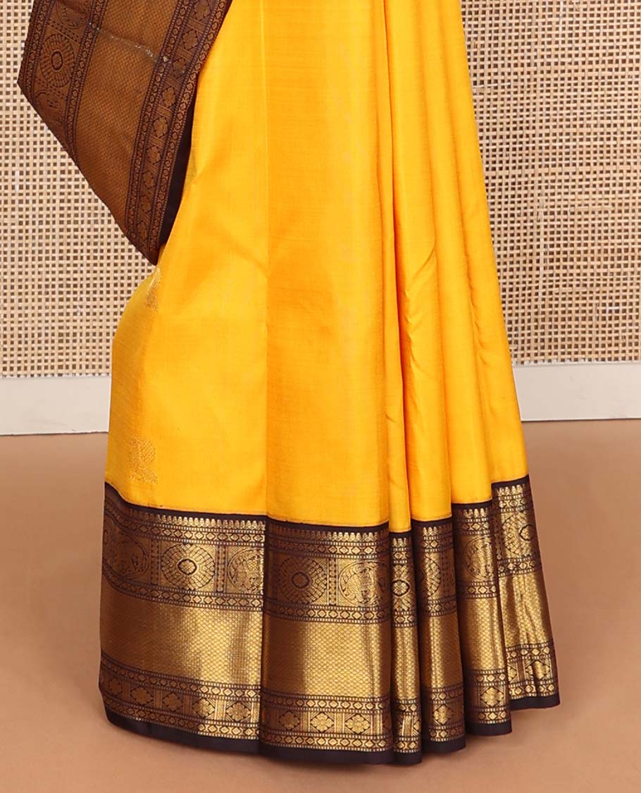 Yellow annam chakram buttas Kanchipuram korvai silk saree, contrast neer korvai border of thilakam mokku,muthu,diamond,round yaanai, chakram, and mayil kann, and pallu of poun designs