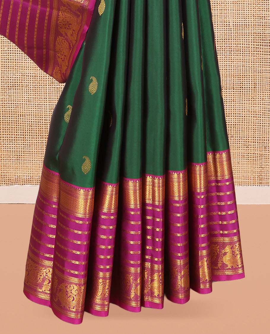 Green Kanchipuram Silk Saree, Adorned with Manga Buttas, a Contrast Korvai Border of Thilakam, Muthu, Vanki, Diamond, Kathir, and Mayil Designs, Jaal Pallu, and a Contrast Blouse