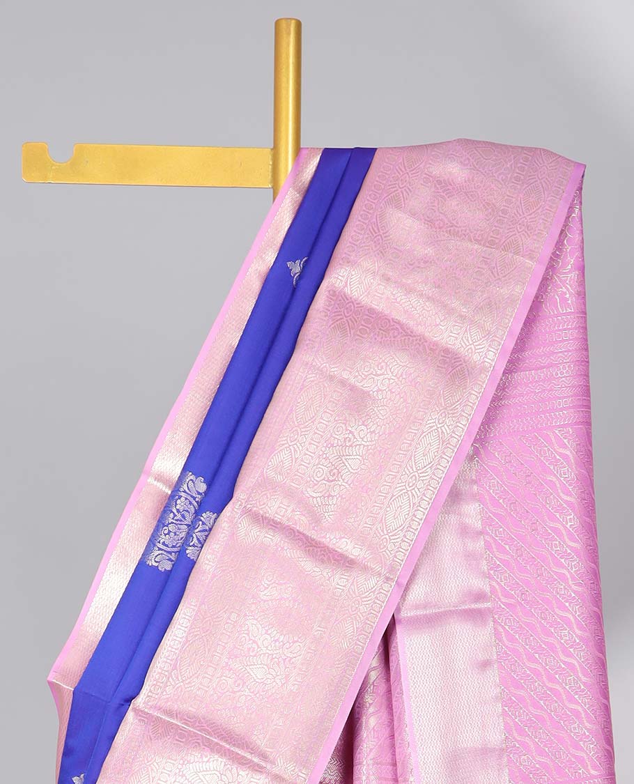 Blue floral motifs gift saree with contrast paisley border & intricate zari design pallu