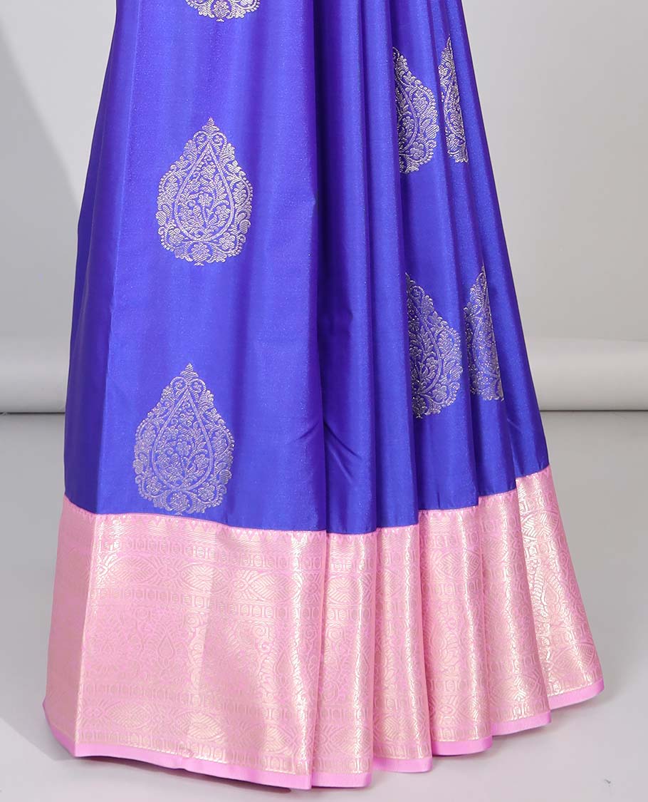 Blue floral motifs gift saree with contrast paisley border & intricate zari design pallu