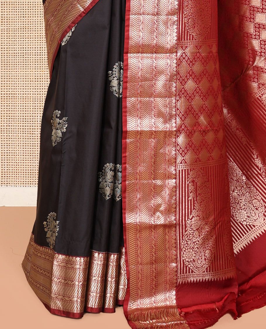 Brown Budget Silk Saree, Woven with Zari Buttas, Complemented by a Contrast Traditional Zari Border, Grand Pallu, and Contrast Blouse