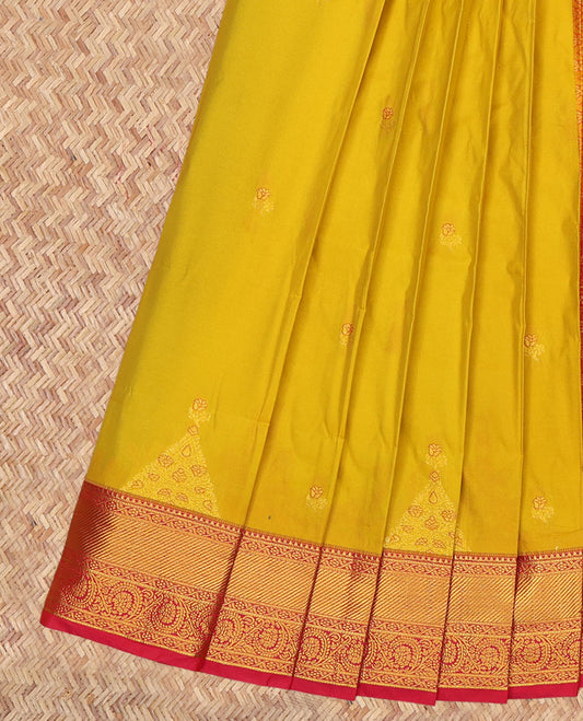 Green Budget Silk Saree, Graced with Zari Buttas, a Contrast Traditional Zari Border, Grand Pallu, and a Contrast Blouse