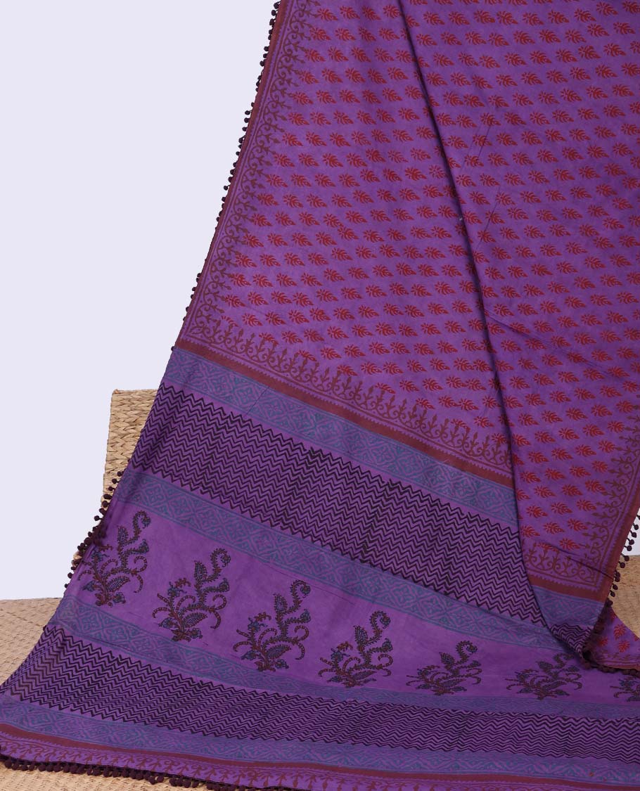 Borderless violet floral motifs with zig zag stripes & floral motifs pallu