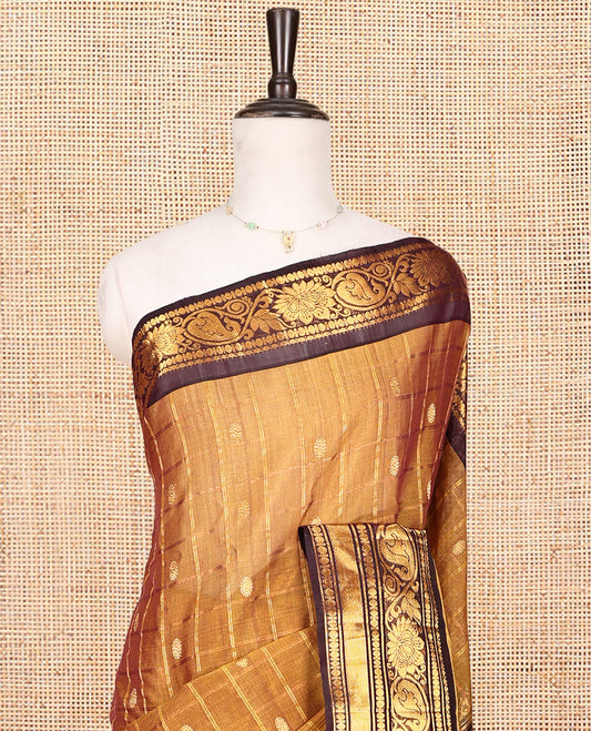Mustard Gadwal Silk Saree, Adorned with Zari Butta Enclosed Checks, Complemented by a Contrast Traditional Zari Border, Grand Jaal Pallu, and a Contrast Blouse