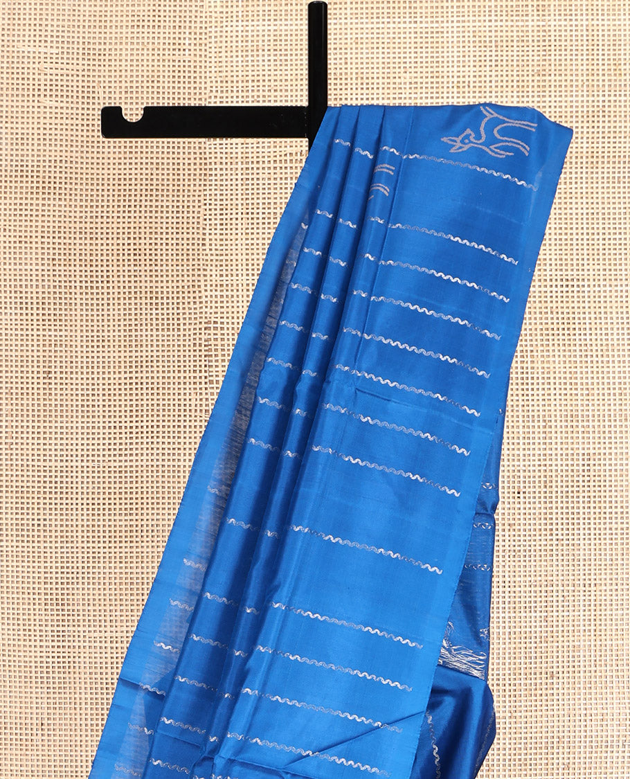Borderless Blue Mayuri Soft Silk Saree, Adorned with Zig-Zag Stripes and Deer Buttas, a Pallu of Coconut Tree Designs, and a Matching Blouse