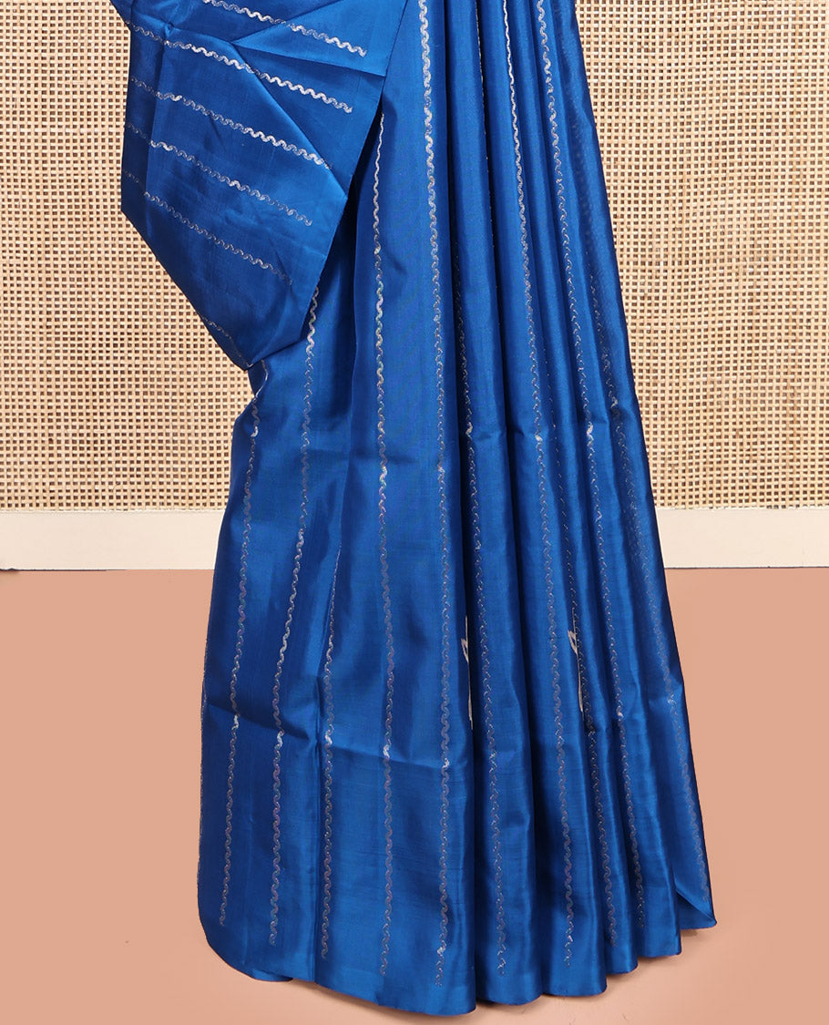Borderless Blue Mayuri Soft Silk Saree, Adorned with Zig-Zag Stripes and Deer Buttas, a Pallu of Coconut Tree Designs, and a Matching Blouse