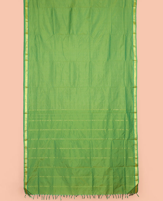 Green Muthu Checked Ten Yard Art Silk Saree, Complemented by a Traditional Zari Border, and Pallu Featuring Subtle Zari Stripes