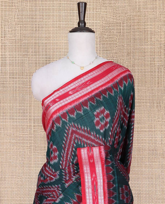 Green Odisha Cotton Saree, Adorned with Floal Butta Enclosed Diamond Patterns All Over the Body, Complemented by a Contrast Border of Thread Designs, Pallu of Floral Designs in Hazily Weave, and Paired with a Matching Blouse