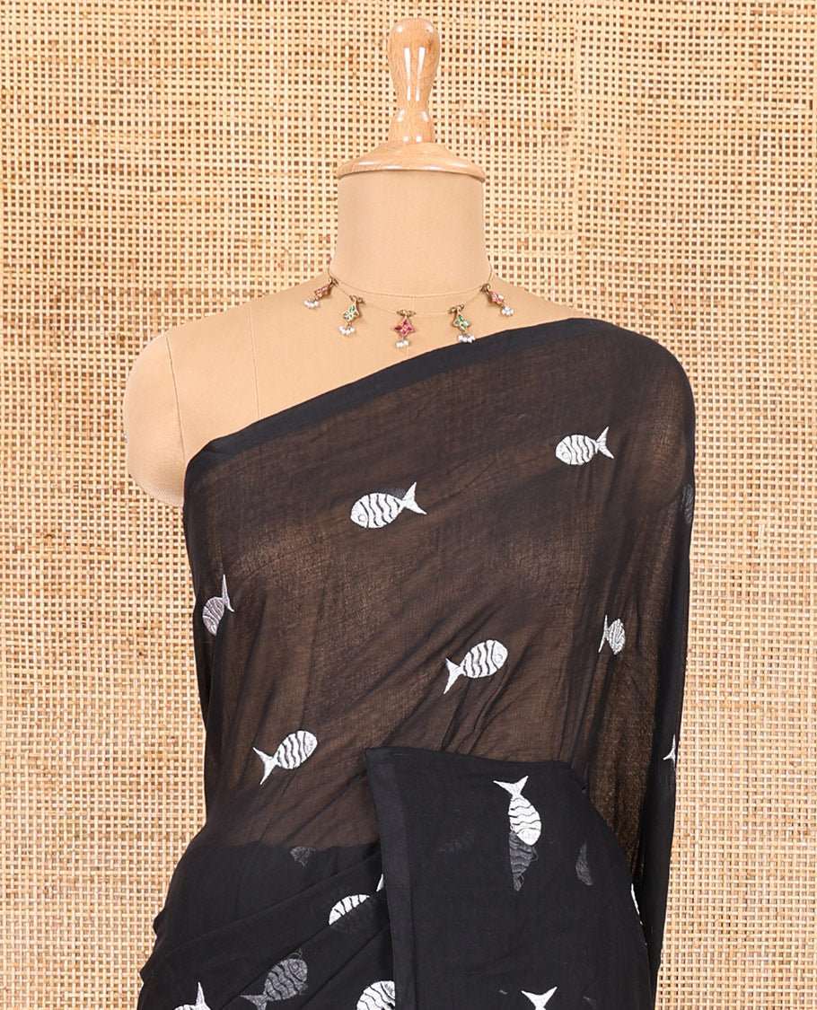Borderless black fish motifs thread embroidered khadi mul cotton saree, fish motifs thread embroidered pallu, and a matching plain blouse