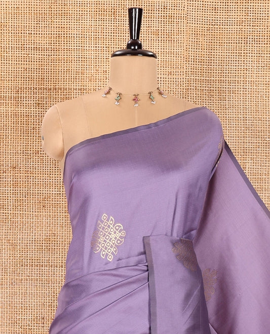 Borderless Lavender Semi-Soft Silk Saree, Accentuated with Kolam Zari Buttas All Over Its Body, Complemented by a Contrast Grandly Woven Pallu of Jaal Designs, and Paired with a Contrast Blouse