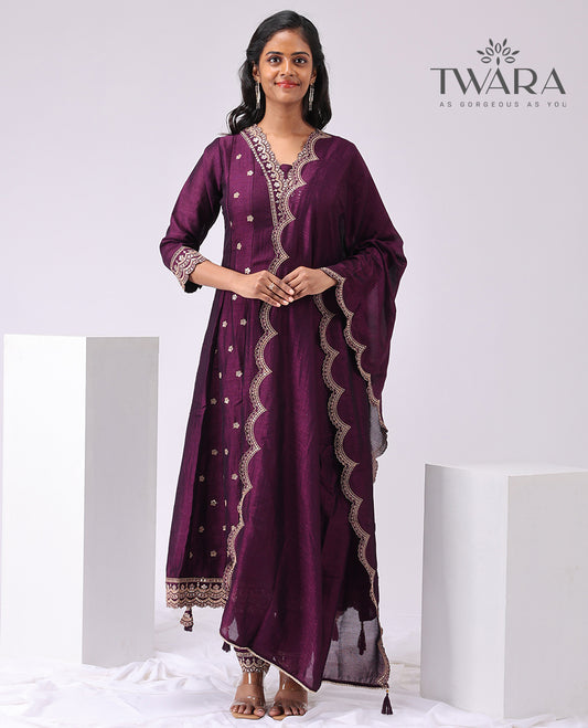Twara violet floral embroidered v neck , 3/4 th sleeve , below knee lenght kurti with straign pants & floral scallop dupatta