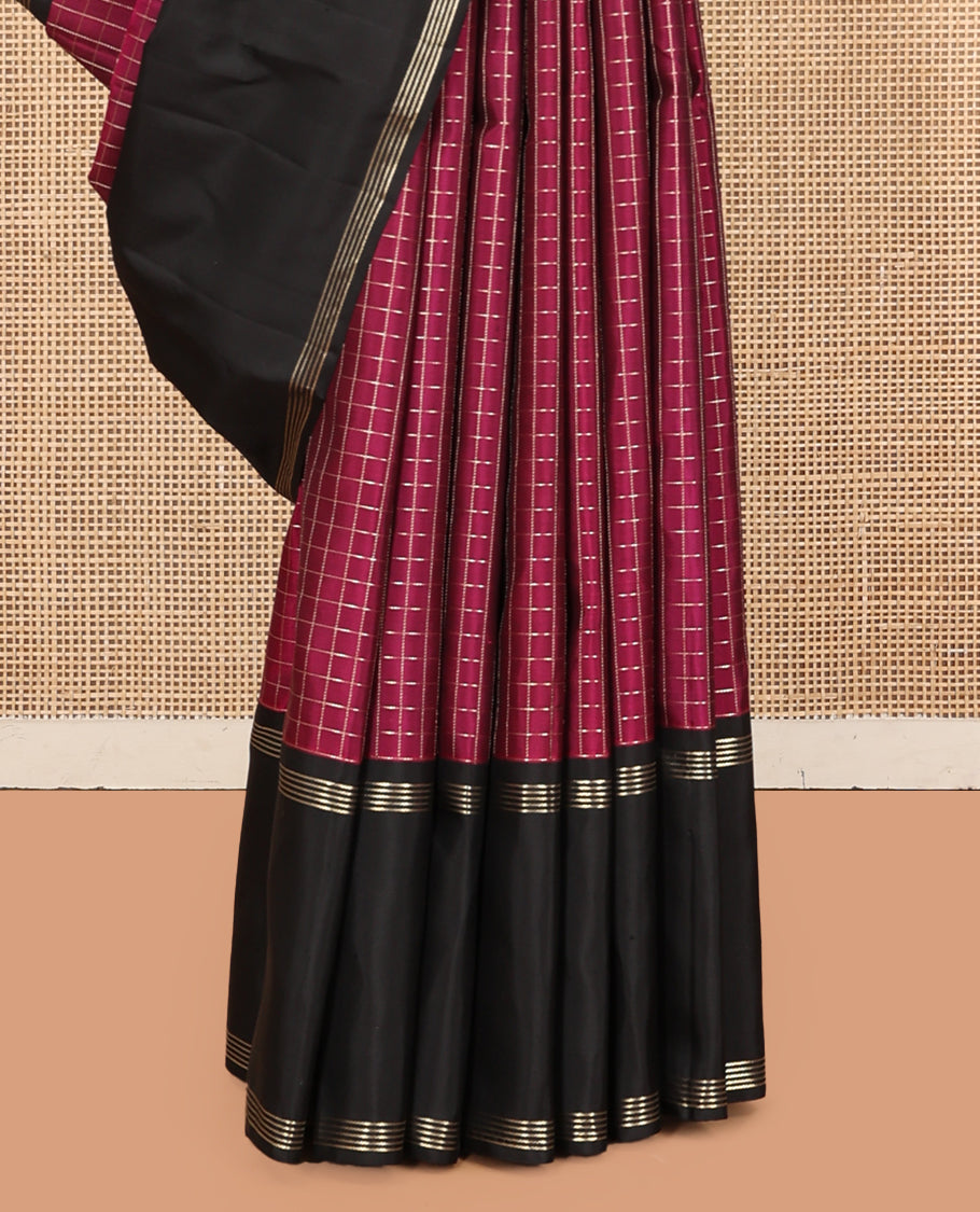 Purple Checked Kanchipuram Silk Saree, Complemented by a Contrast Bodi Border, Grand Jaal Pallu, and a Contrast Blouse