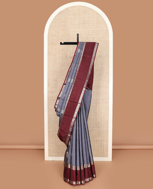 Grey manga buttas Kanchipuram silk saree, contrast rettai pettu border of mayil, and kodi visiry designs, and pallu of jaal designs