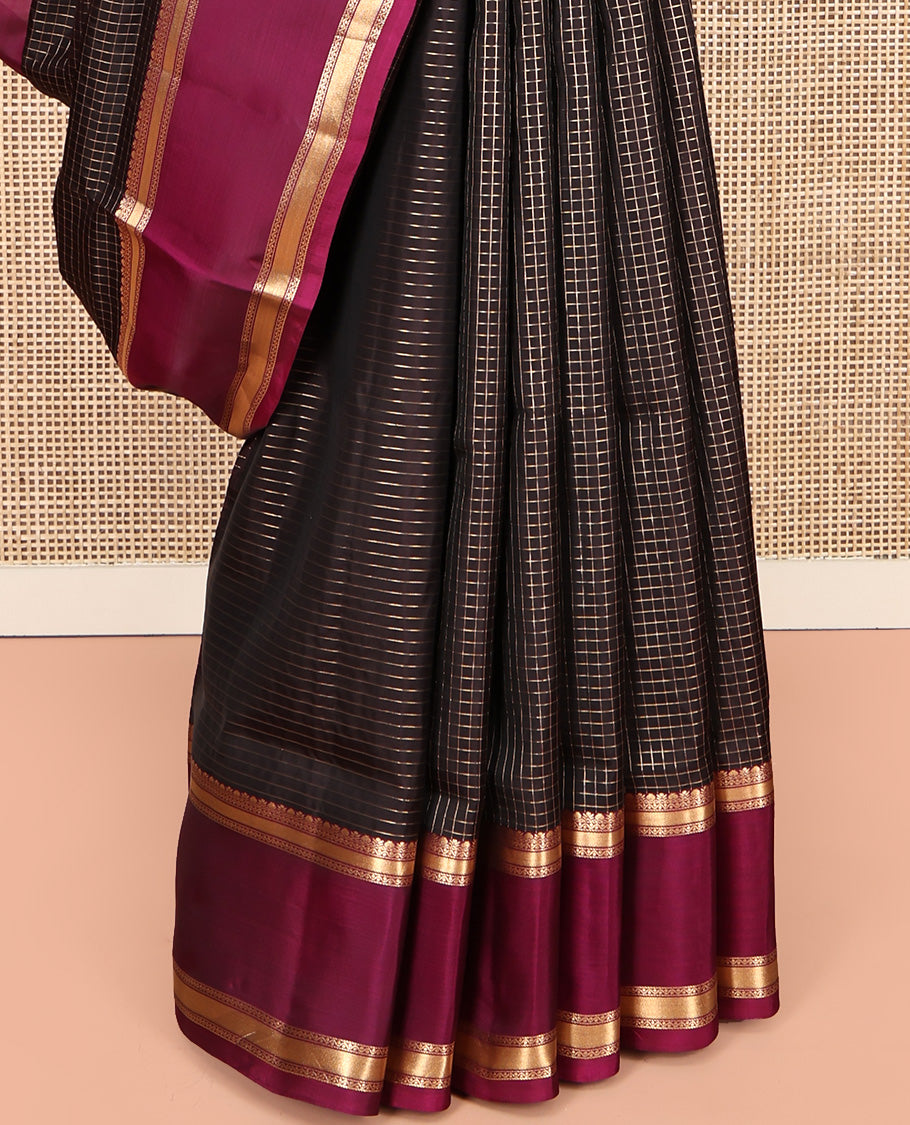 Brown Mayuri Lite Silk Mix Saree, Dazzled with Zari Checked Design All Over Its Body, Complemented by a Contrast Rettai Pettu Traditional Design Border, Pallu of Jaal Designs, and Paired with a Contrast Blouse