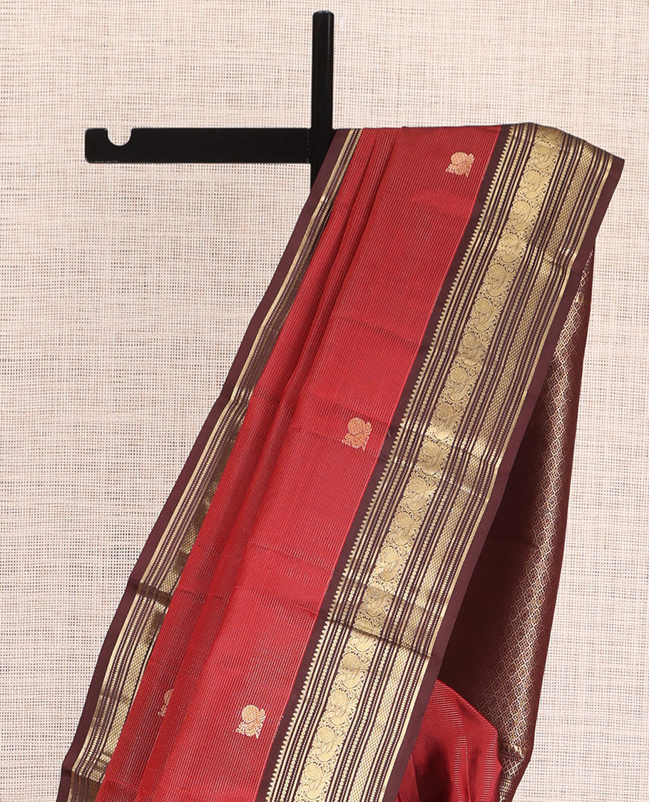 Crimson Red Vasundhara Silk Saree Featuring Vaira Oosi, and Annam Chakram Buttas, Complemented by a Contrast Border of Thilakam, Banaras, Mayil, Mayil Kann, Ara Bogudi, Muthu, and Banaras Designs, Grandly Woven Pallu, and a Contrast Blouse