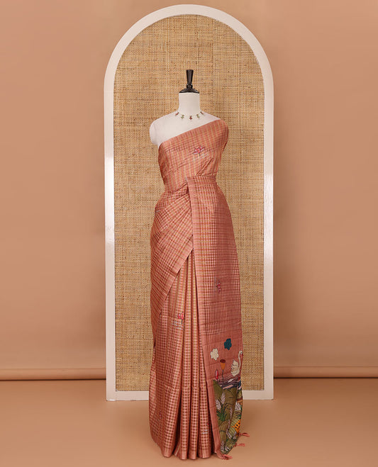 Borderless peach checked & lotus motifs kantha work-style printed fancy tussar saree, painting-style scenery printed pallu & lotus motifs printed blouse