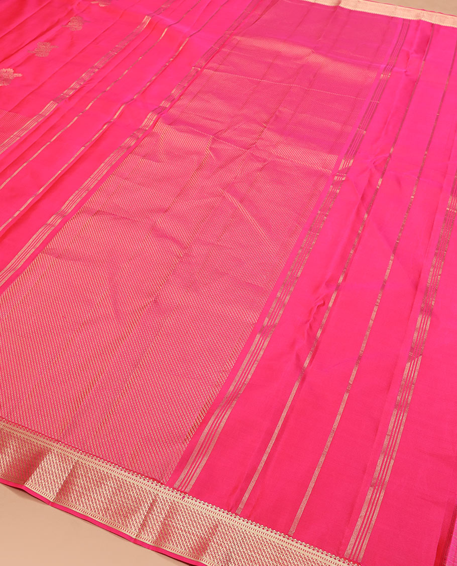 Pink zari design silk saree, zari border of salangai, muthu, and diagonal stripes, and zari design pallu