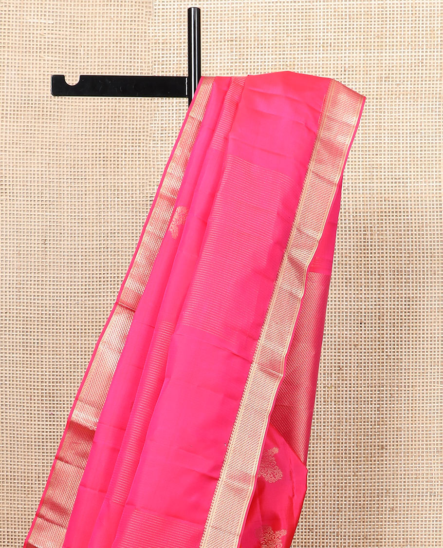 Pink zari design silk saree, zari border of salangai, muthu, and diagonal stripes, and zari design pallu
