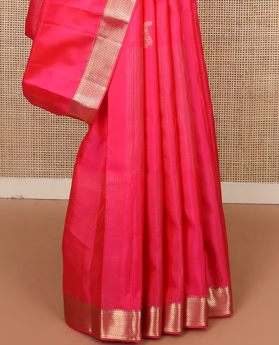 Pink zari design silk saree, zari border of salangai, muthu, and diagonal stripes, and zari design pallu