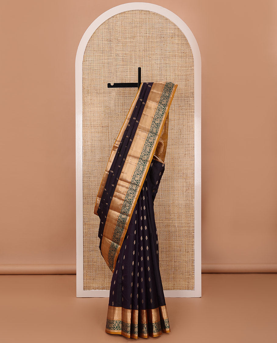 Brown buttas silksaree,contrast border of rekku,kathir,kuyil kann & yaanai & mayil & meenakari Mughal-style floral bunches pallu