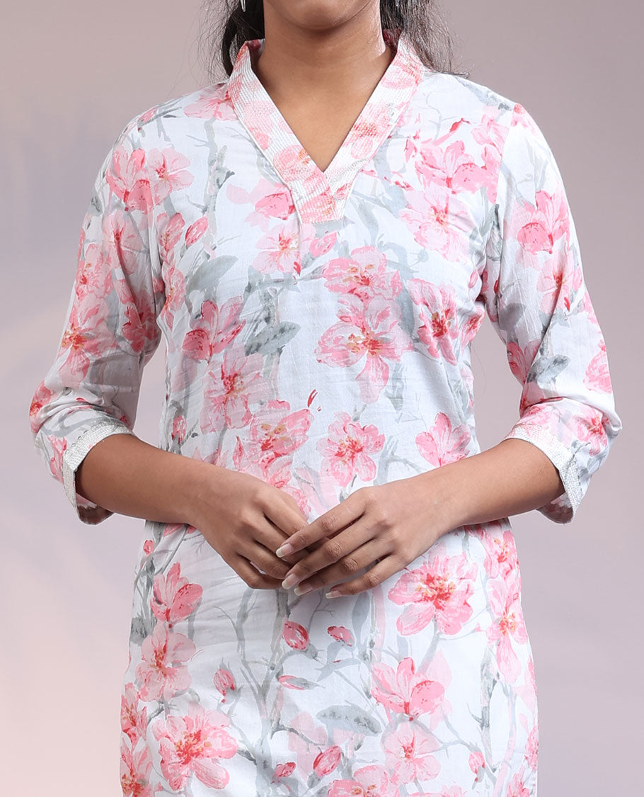 Twara off-white floral vine printed  V-neck & 3/4th sleeve rayon straight-cut below-knee kurti