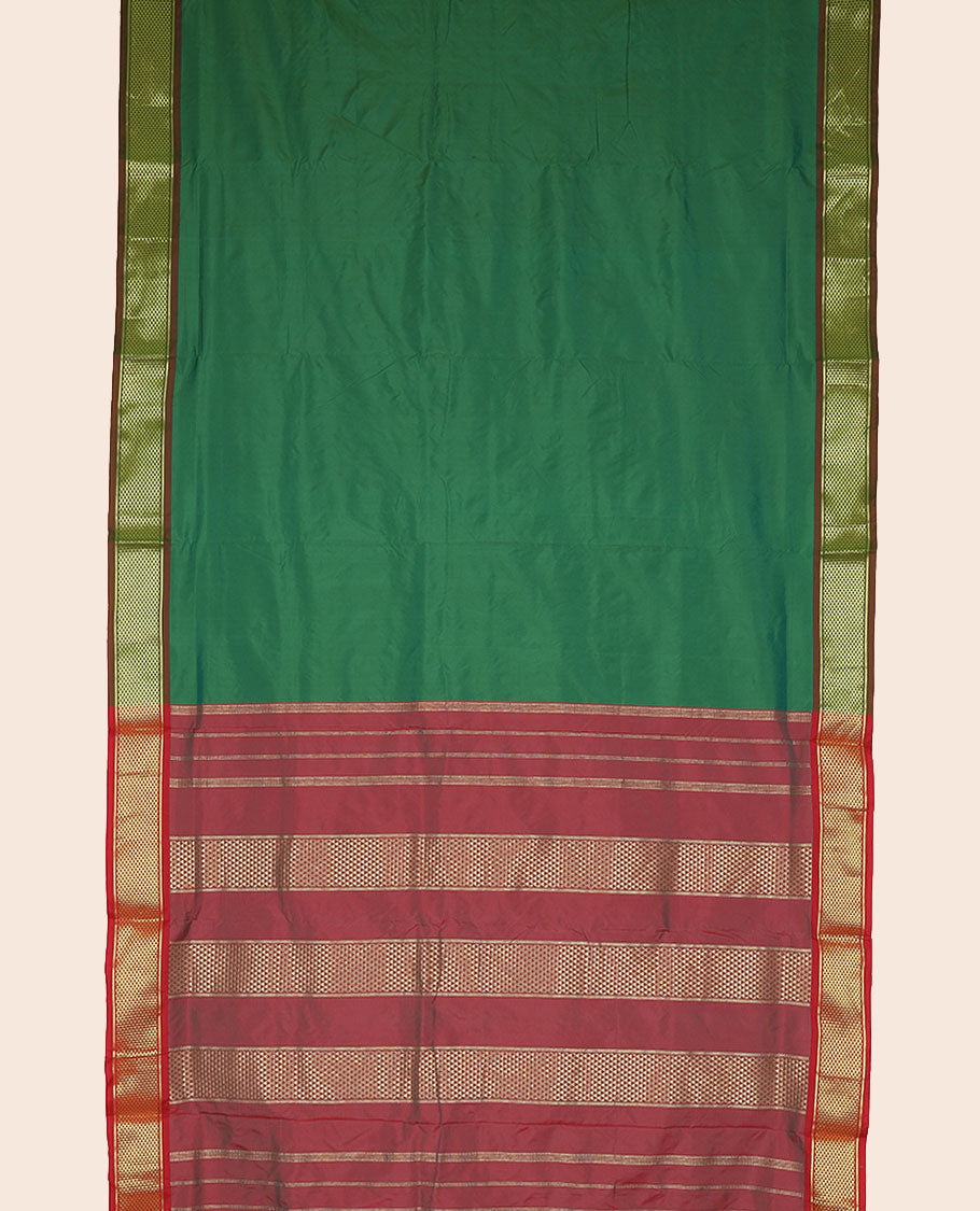 Green plain nine-yard cotton saree, contrast border & pallu of traditional designs