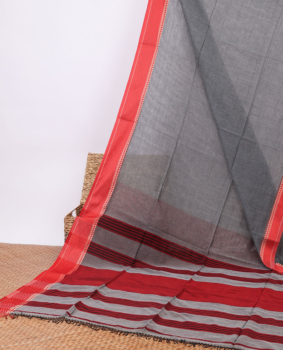 Green plain design cotton saree, contrast traditional design border & pallu of stripes