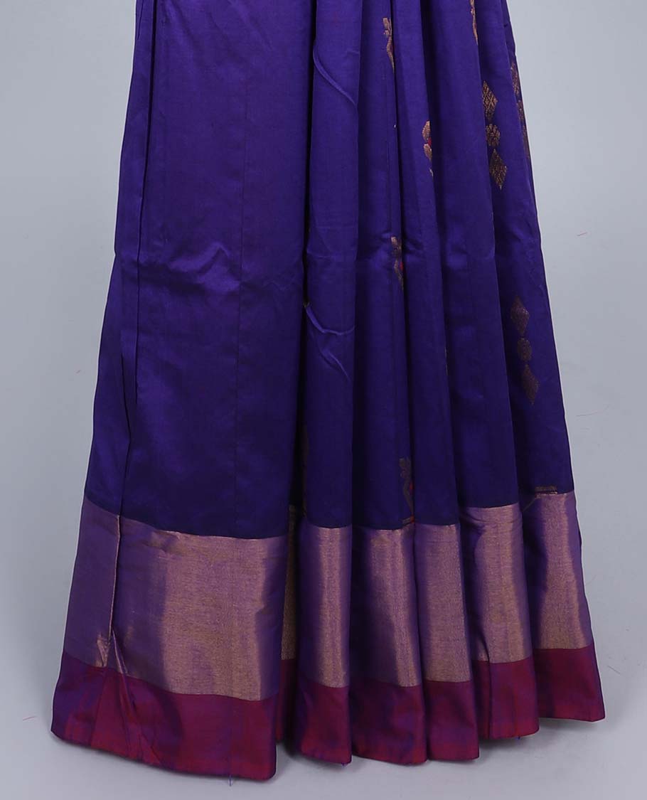 Green kuppadam silk saree with buttas, plain border & contrast pallu of intricate designs