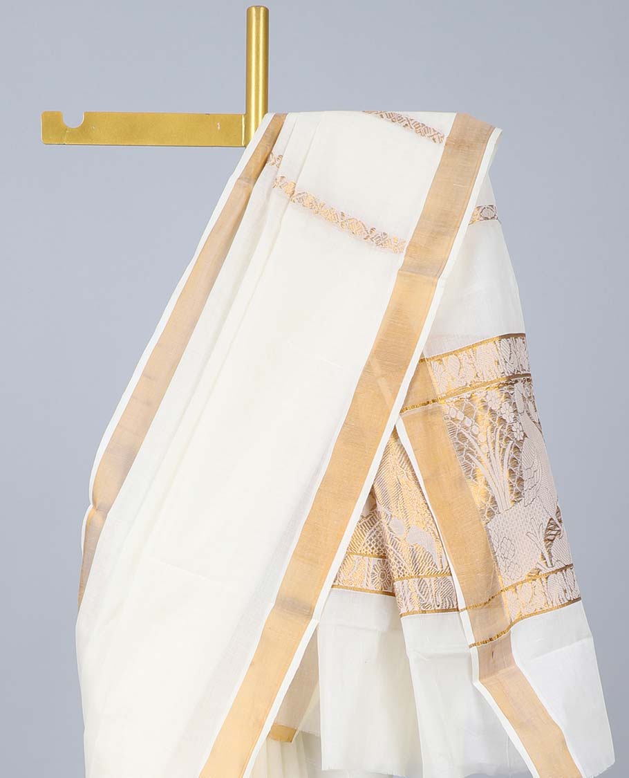 Cream plain design kerala saree, zari border & pallu of traditional zari designs