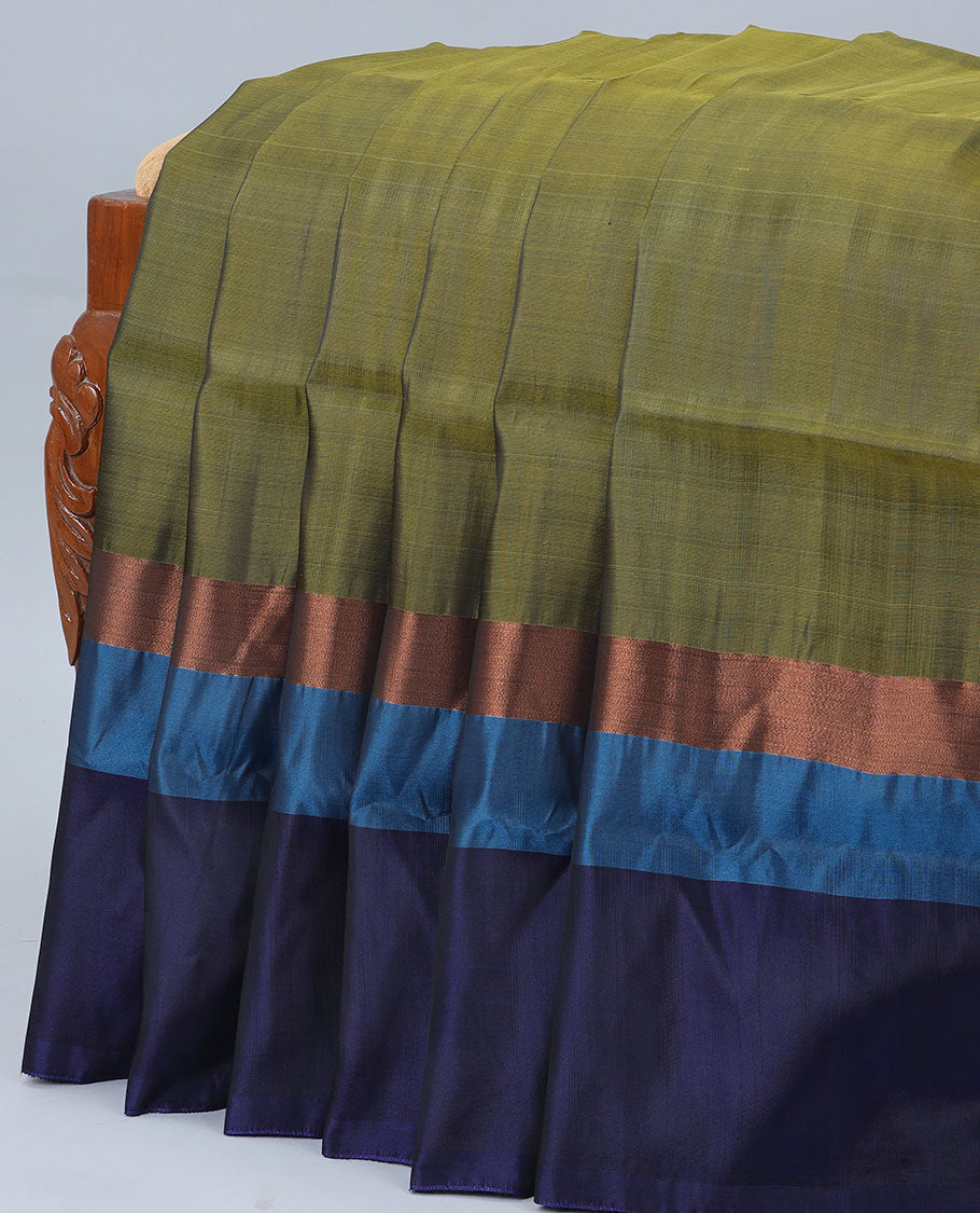 Green plain uppada saree, contrast plain border & pallu of plain design