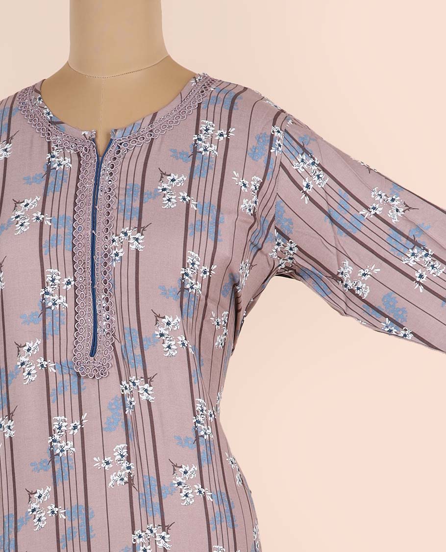 Pale brown stripes & floral motifs printed round-neck 3/4th-sleeve nighty
