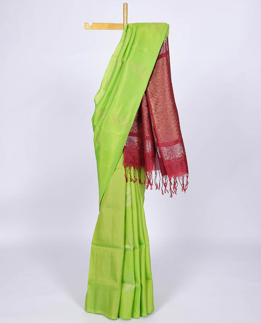 Borderless green uppada saree with buttas, contrast jaal patterned pallu