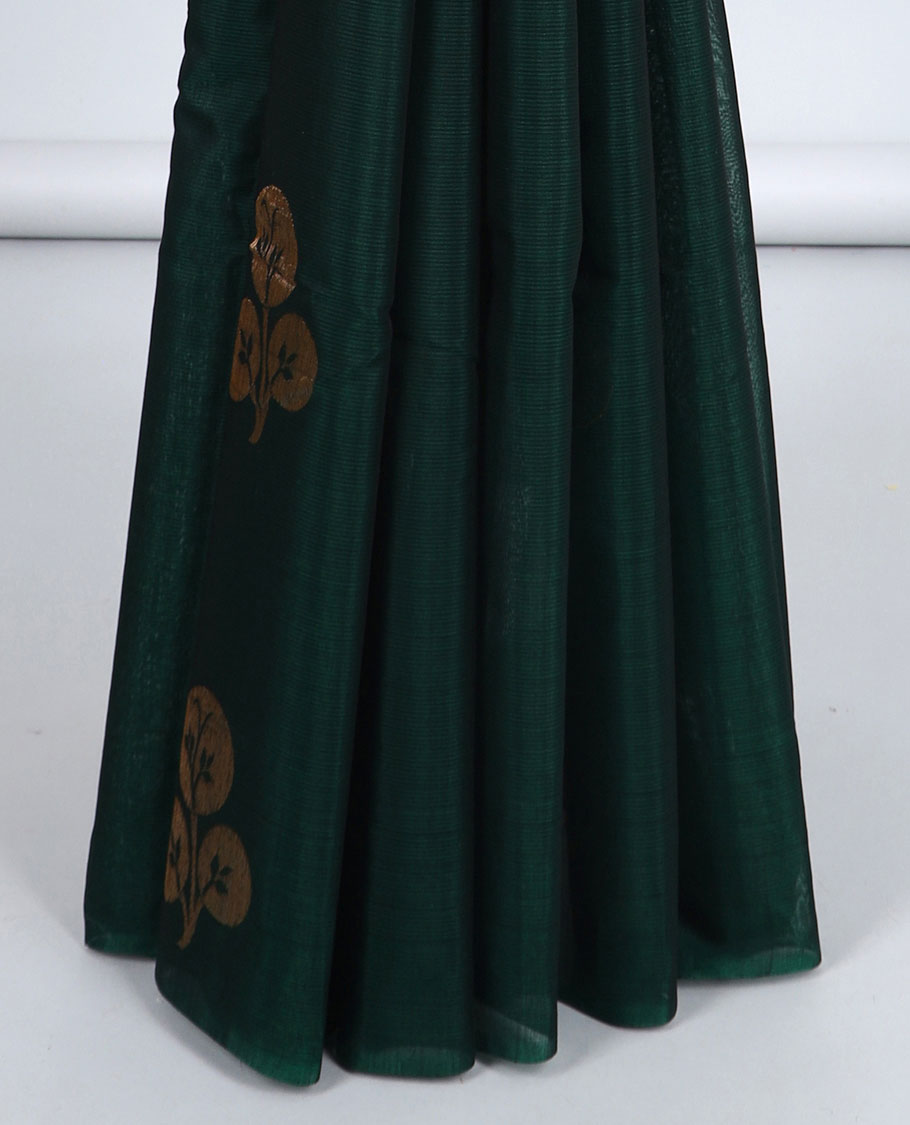 Borderless green silk cotton saree with floral buttas, contrast pallu of geometric designs