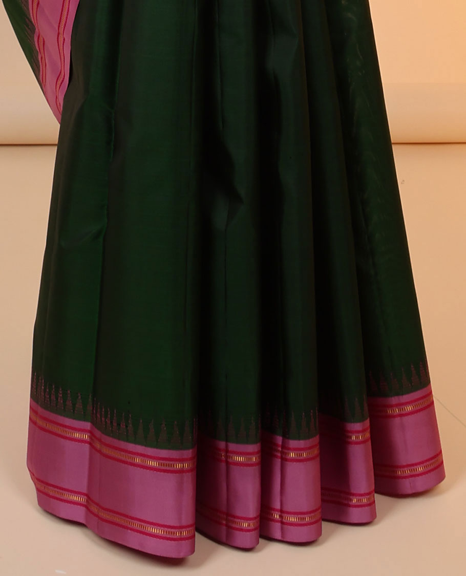 Green plain silksaree , contrast temple rettai pettu muthu design border & zari design pallu