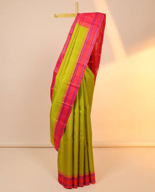 Green plain silksaree, contrast temple rettai pettu muthu design border & zari design pallu