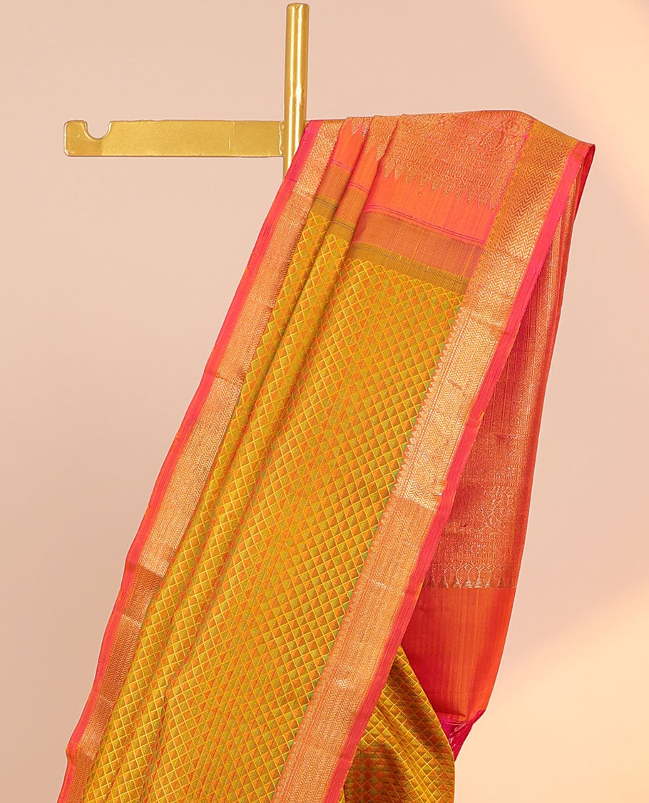 Multi-color ara maadam design silksaree, contrast intricate pallu & border of thilakam mokku,muthu & vanki