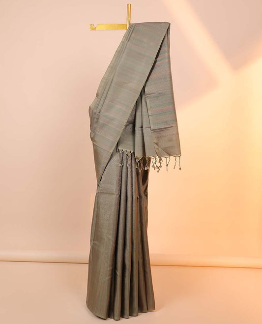 Green floral vine embossed Kanchipuram designer silksaree, self-pallu of thilakam mokku,neli,banaras,bentex,poun & jaal