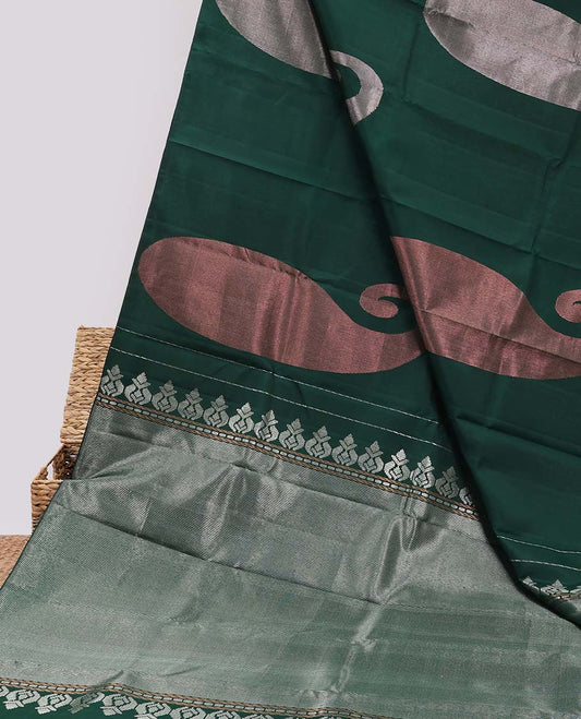 Borderless green kanchipuram designer silksaree with manga buttas, zari-rich pallu of zari stripes 