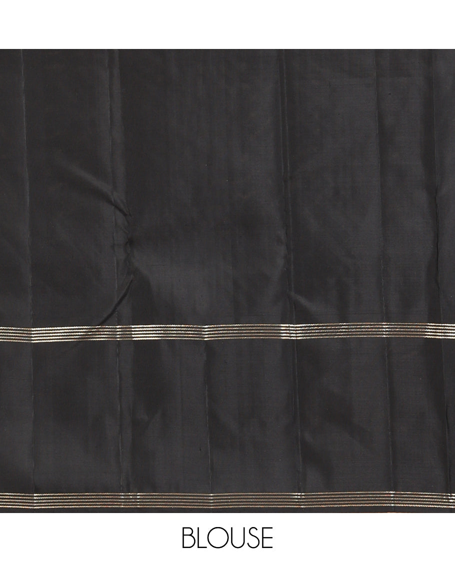Purple Checked Kanchipuram Silk Saree, Complemented by a Contrast Bodi Border, Grand Jaal Pallu, and a Contrast Blouse