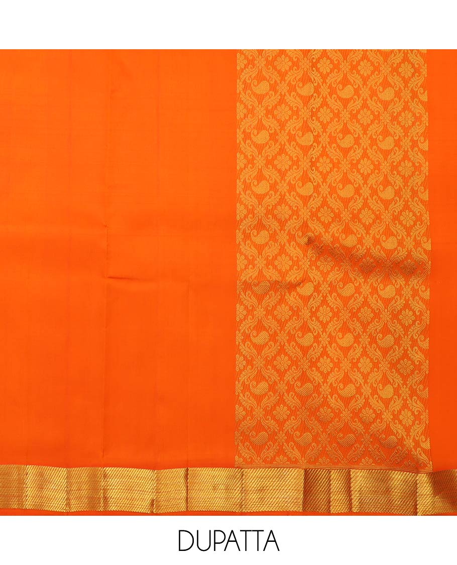 Green pure-silk half-saree, chakram butta enclosed checked skirt, contrast kodi visiry and mayil kann  border, zari design blouse, and manga butta enclosed jaal dhavani