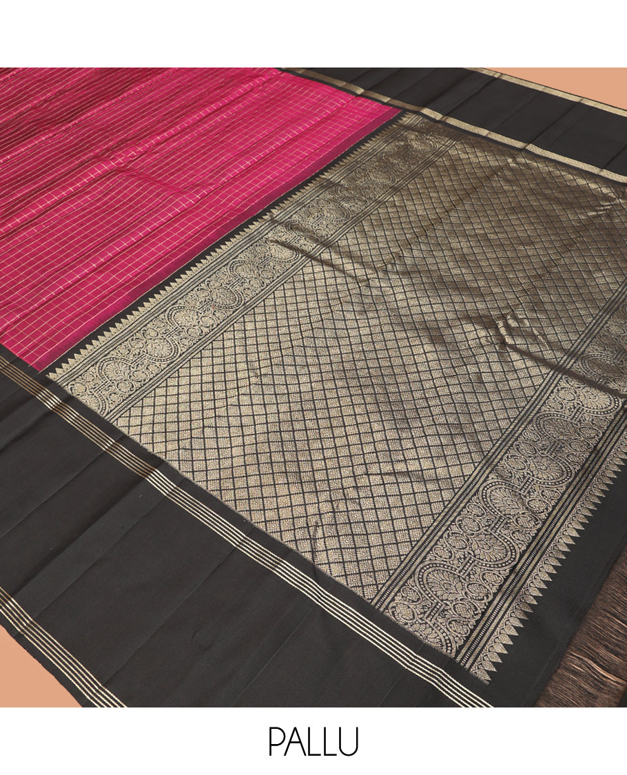 Purple Checked Kanchipuram Silk Saree, Complemented by a Contrast Bodi Border, Grand Jaal Pallu, and a Contrast Blouse